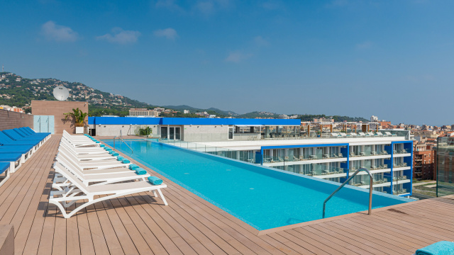 Hotel urbano con rooftop 2